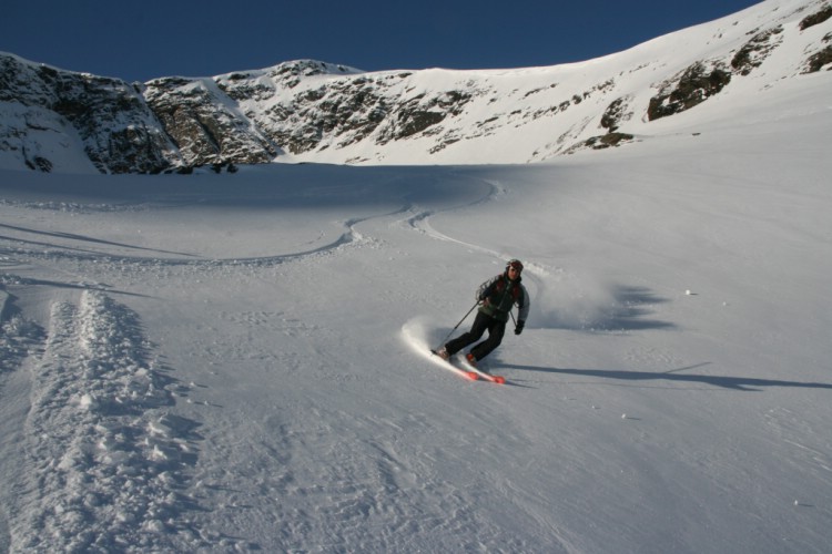 Heli ski Riksgränsen 3e april 2009. Foto: Andreas Bengtsson