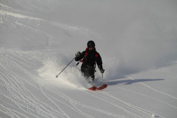 Start på heliski säsongen 2010. Pudersnö!  Foto: Andreas Bengtsson